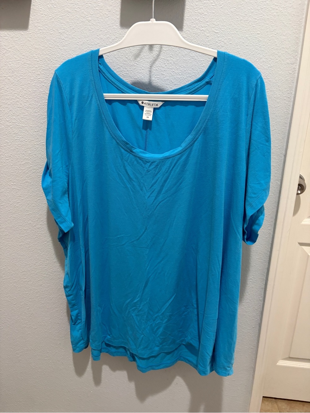 Athleta Scoop Neck Short Sleeve Tee in Bright Blue